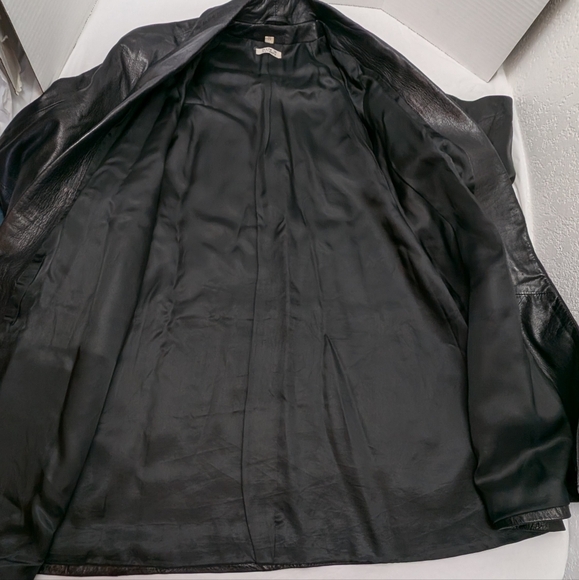 Vintage women's Hungarian Leather Jacket - Picture 7 of 10